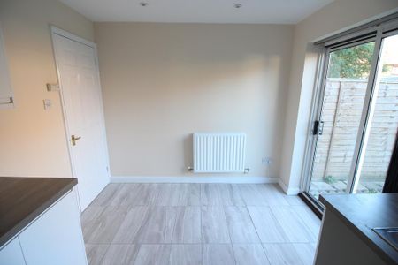 2 bedroom terraced house to rent - Photo 2