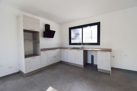 Location Maison 4 pièces 104m² ST DENIS 97490 - Photo 3