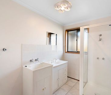 Tidy Two Bedroom Unit in a quiet complex - Photo 6