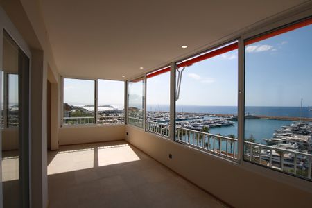 REDUCED PRICE - Front Line Modern Style Apartment for LONG TERM LET with Sea, Beach & Marina Views - Puerto Portals - Photo 2