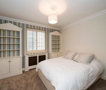 3 Bedroom Mews, Pont Street Mews, Knightsbridge - Photo 5
