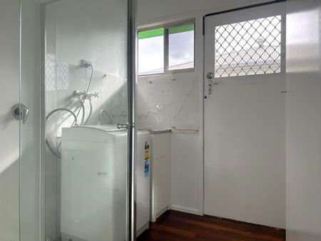 Extra-Large Furnished Room in Convenient Newtown Location - Photo 5