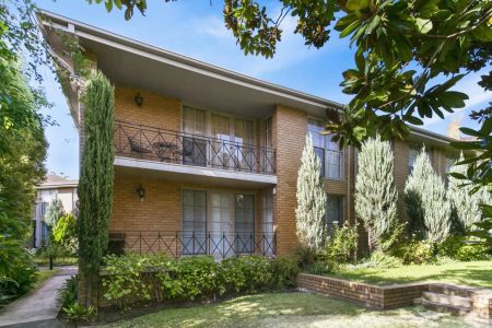 Located In Quiet Tree Lined Street - Photo 3