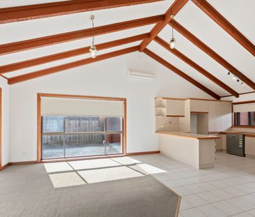 Spacious Family Living in a Leafy Ormond Pocket - Photo 2