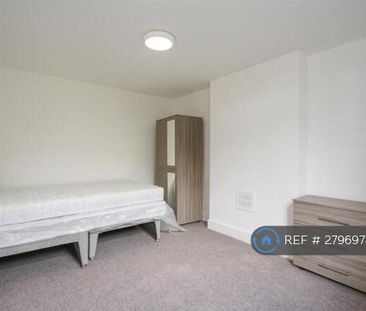 1 bedroom in a house share to rent - Photo 2