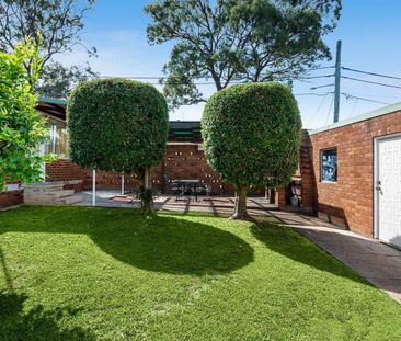 SPACIOUS HOME IN A SOUGHT AFTER LOCATION - Photo 2