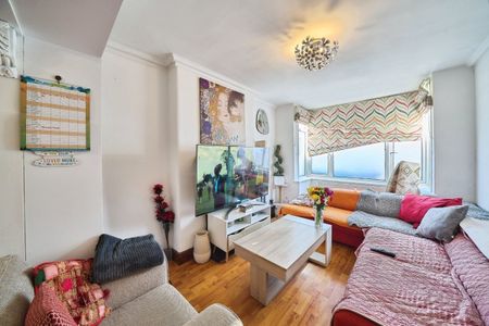 Harwoods Road, WATFORD - Photo 3
