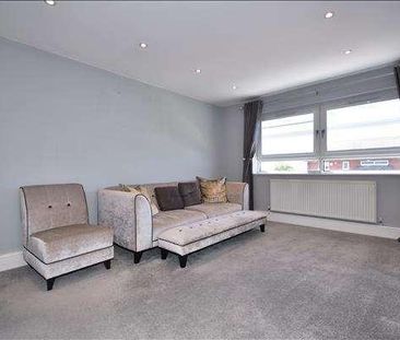 Lower Queens Road, Buckhurst Hill, IG9 - Photo 2