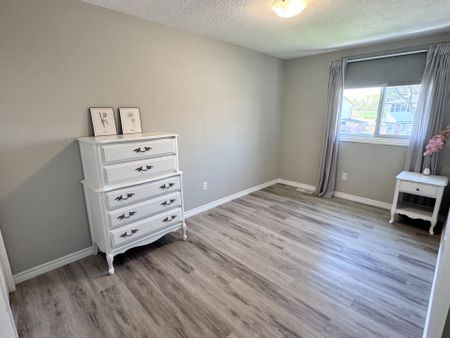 For Lease - 10 Lafayette Drive, St. Catharines, Ontario - Photo 2