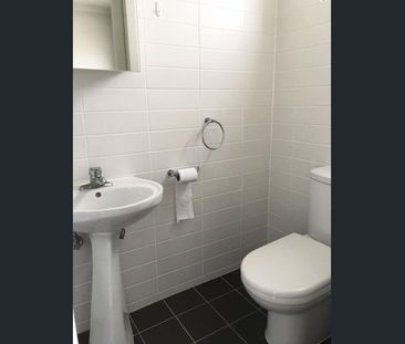 FURNISHED STUDENT ACCOMMODATION STUDIO - WALK TO MONASH UNI! - Photo 3