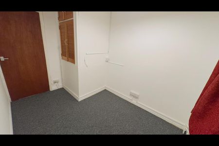 3 Bed Terraced House, Boyce Drive, BS2 - Photo 4