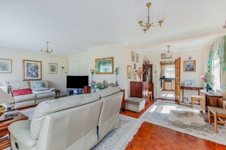 3 Bed Detached House, Park View, LE3 - Photo 3