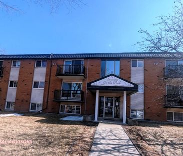 TOP FLOOR 1 BEDROOM, 1 BATH CONDO WITH IN-SUITE LAUNDRY IN THE COMM... - Photo 1