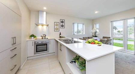 Modern 3-Bedroom Home with Flexible Living – Close to Train Station & Amenities - Photo 2