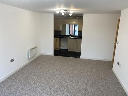 2 bedroom flat to rent - Photo 4