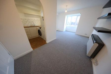 1 bedroom flat to rent - Photo 2