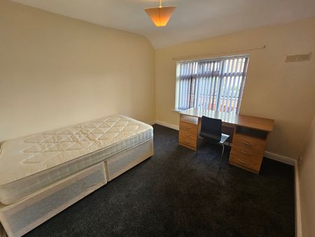 7 Bed Student Accommodation - Photo 5
