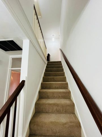 Room in a Shared Flat, Leeward Gardens, SW19 - Photo 5