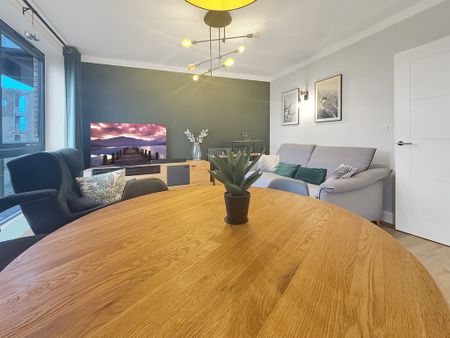 A light and spacious one bedroom apartment with ample storage and allocated parking. Ideally located a short walk to the Addenbrookes campus and with easy access to the M11 & guided busway. - Photo 4