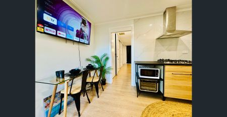 Fully Furnished 1 bedroom Granny Flat - Min. Three month - Photo 2