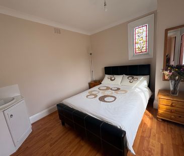Studio Flat, Palmerston Crescent, N13 - Photo 4