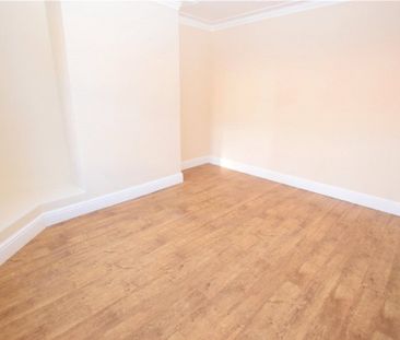 Room in a Shared House, Rombalds Grove, LS12 - Photo 1