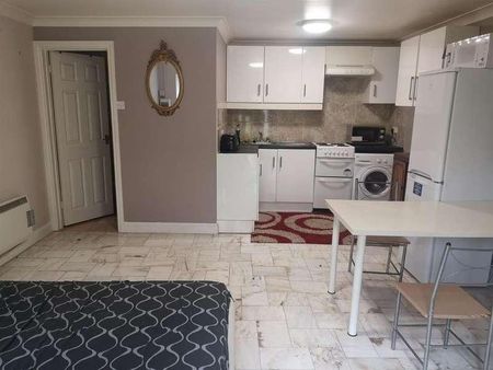 Valley Road, Rickmansworth, WD3 - Photo 3