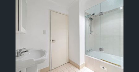 Neat 3 Bedroom Townhouse - Photo 5