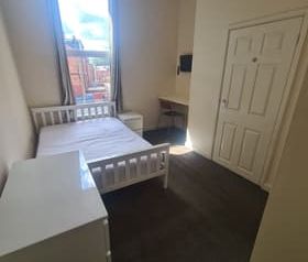 4 Bed - 4 Norwood Mount, Hyde Park, Leeds - LS6 1FB - Student - Photo 5