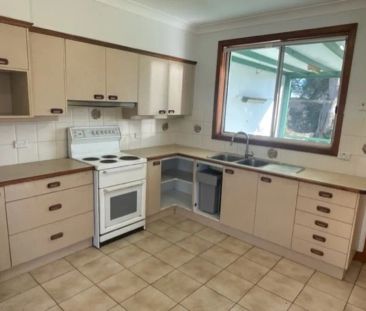 “2 Bedroom Home - Great Location!” - Photo 3