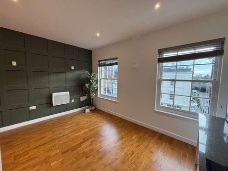 Clarence Street, Staines-upon-thames, Surrey, TW18 - Photo 2