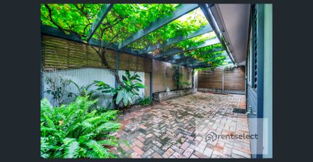 So Many Features PLUS Solar Panels! - Photo 4