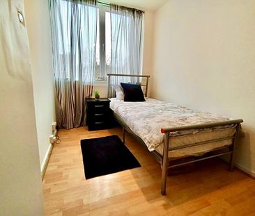 1 bedroom in a flat share to rent - Photo 1