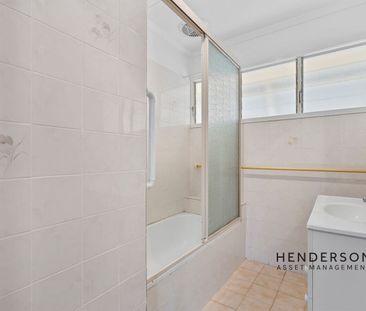 SPACIOUS 3-BEDROOM HOME ON LARGE BLOCK - Photo 5