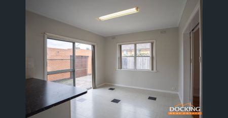 Excellent Location - Photo 4