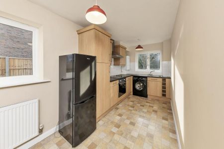 2 bedroom maisonette to rent - Photo 4