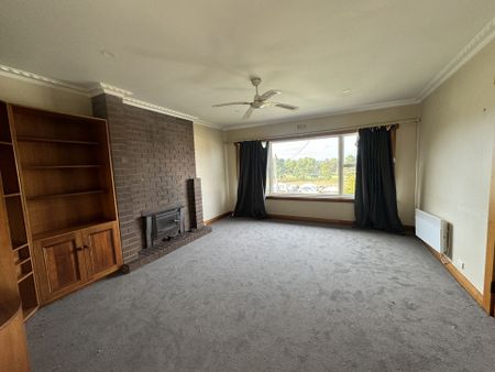 You'll Love, Living Here! - Photo 5