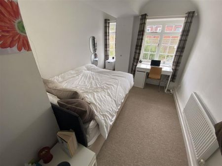 2 bedroom ground floor flat to rent - Photo 2