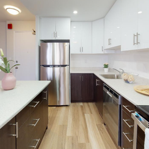 Newly Renovated 2 Bed in - Photo 3