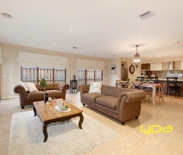 Spacious Living!! - Photo 1