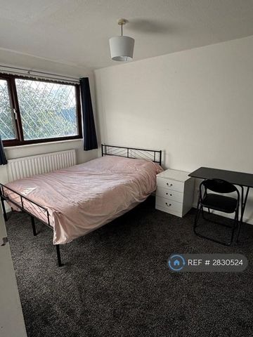 1 bedroom in a house share to rent - Photo 4