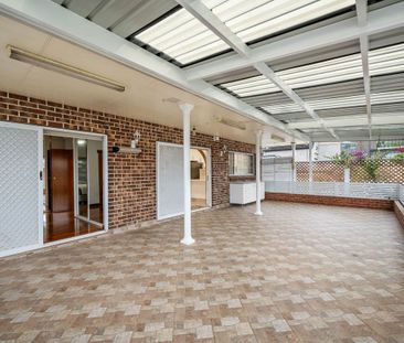 Spacious & Private Living in the Heart of Kingsgrove - Photo 6