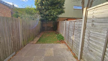 3 bedroom ground floor maisonette to rent - Photo 5