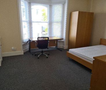 3 bedroom flat to rent - Photo 3