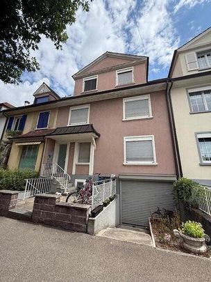 Charmante Wohnung mit schönem gedecktem Sitzplatz + grossem Garten - Photo 1