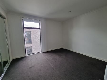 Stunning Townhouse - in the Heart of Clayton Close to Station - Photo 5