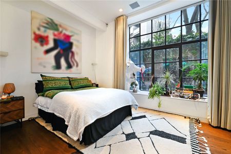 A Stunning Hyde Park Apartment in a Historic Conversion - Photo 4