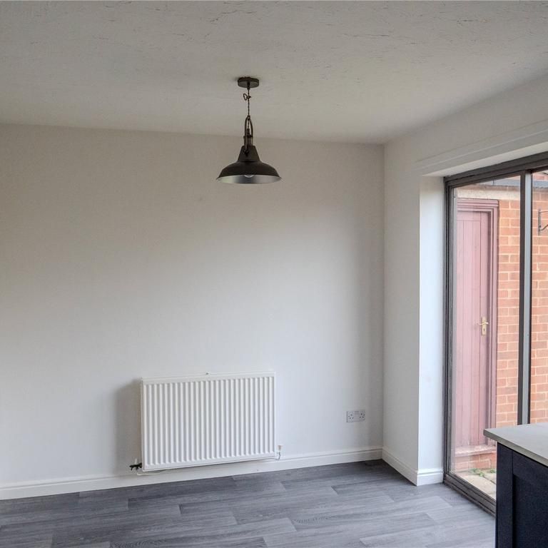 3 bedroom semi-detached house to rent - Photo 1