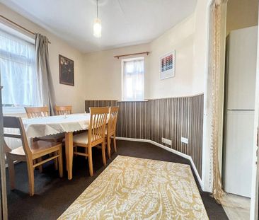 4 bedroom semi-detached house to rent - Photo 3