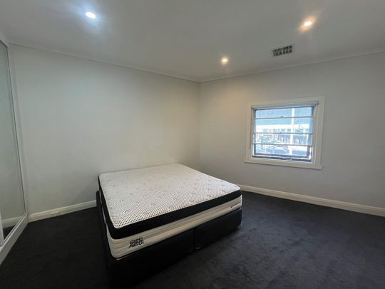 Expansive Top-Floor Modern Living - Photo 1